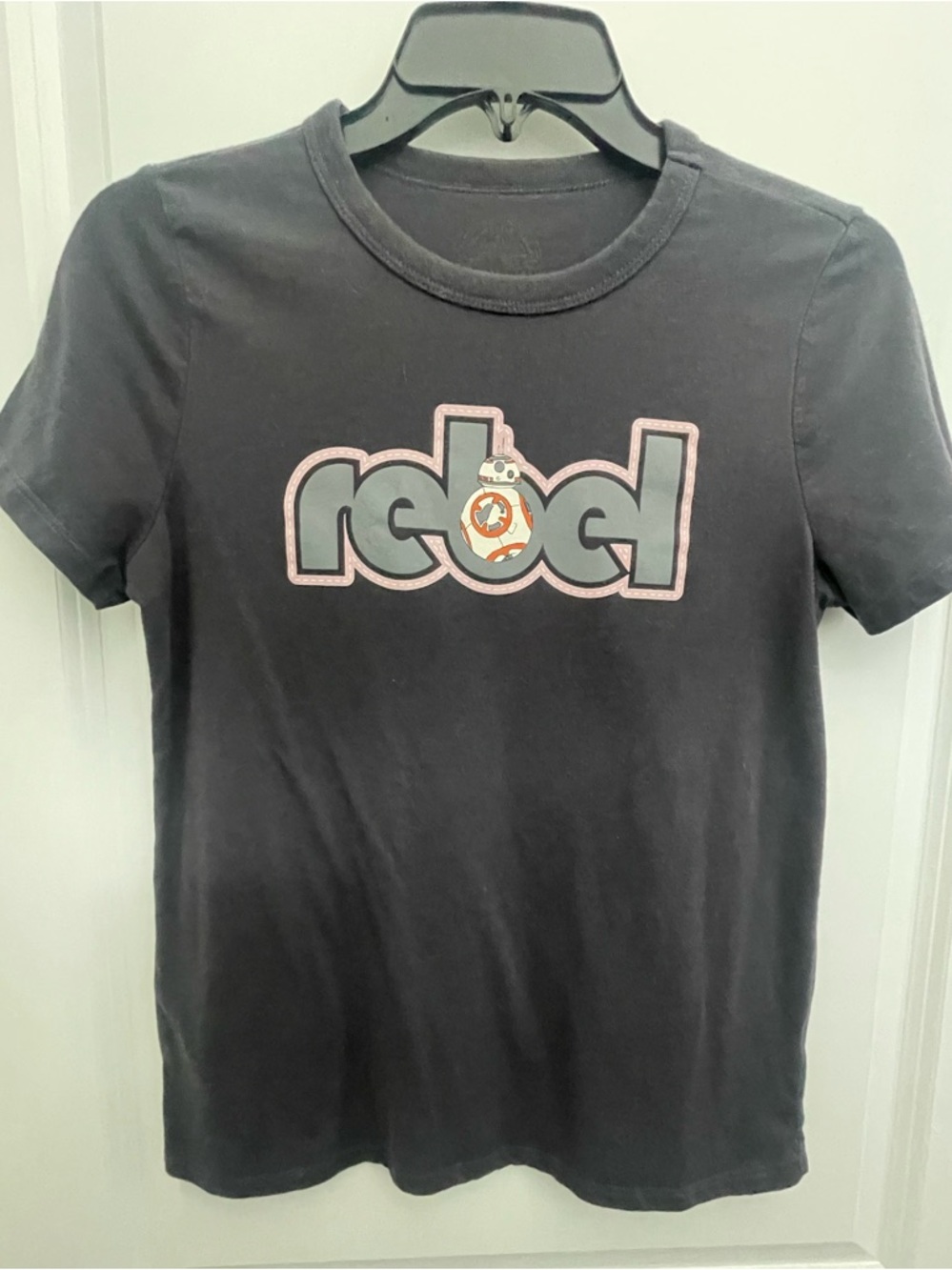Rebel Unisex Graphic Tee in Dark Gray/Black sz S
